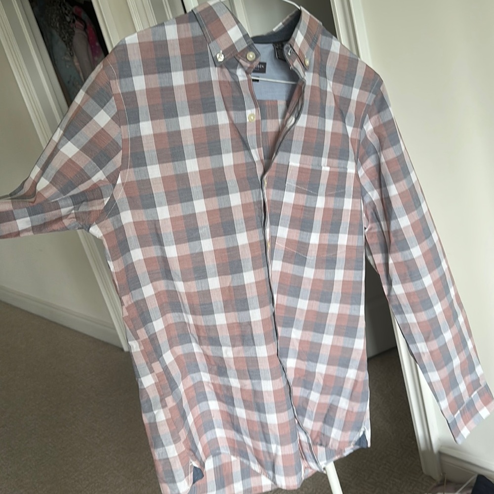 Van Heusen dress shirt - like new condition 14-14.5 neck